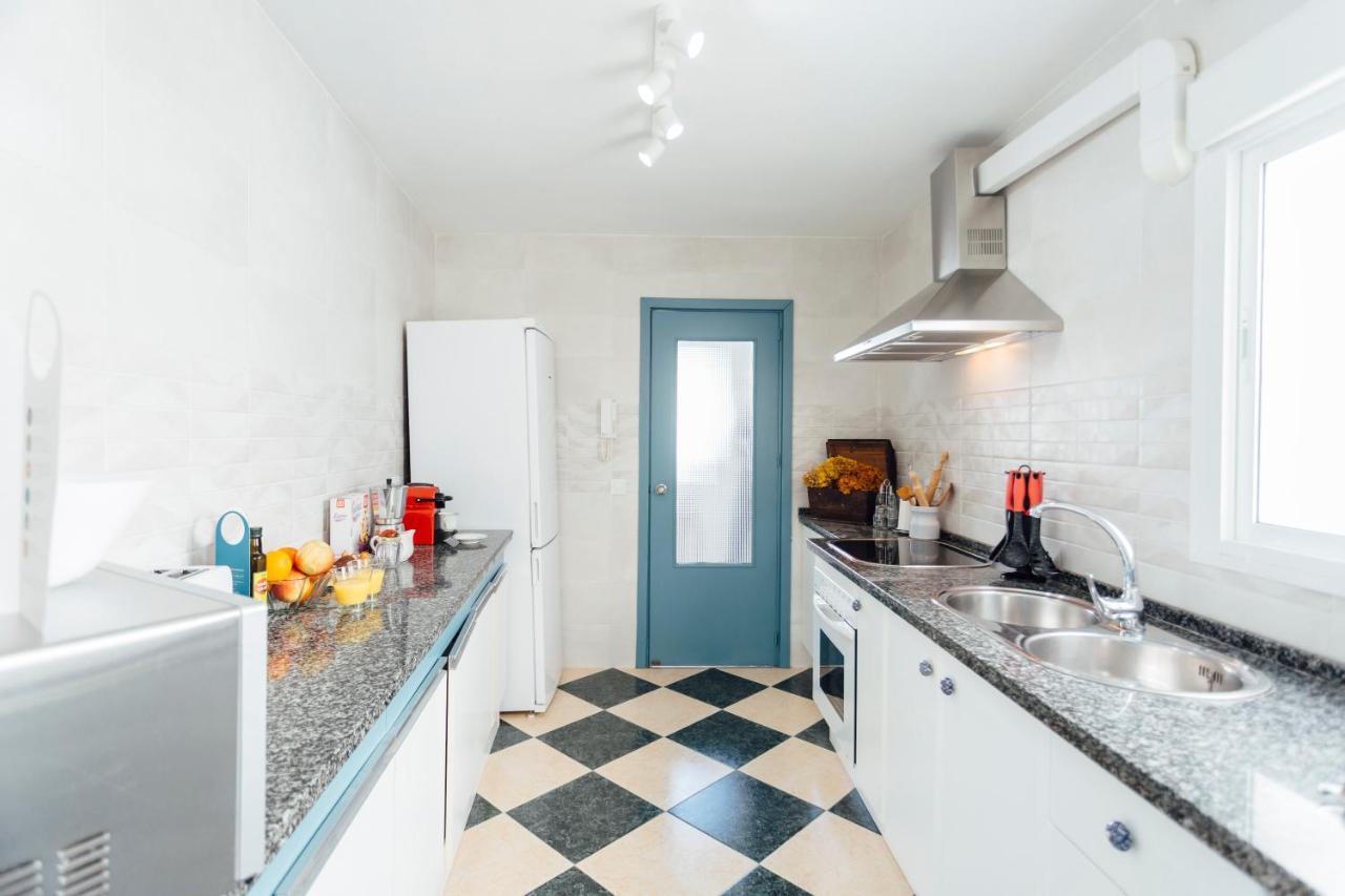 Stunning And Colorful- 4bd 2bth- Santa Cruz * Seville
