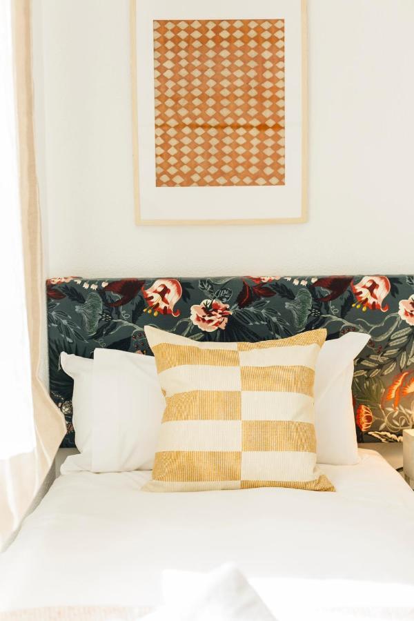 Stunning And Colorful- 4bd 2bth- Santa Cruz