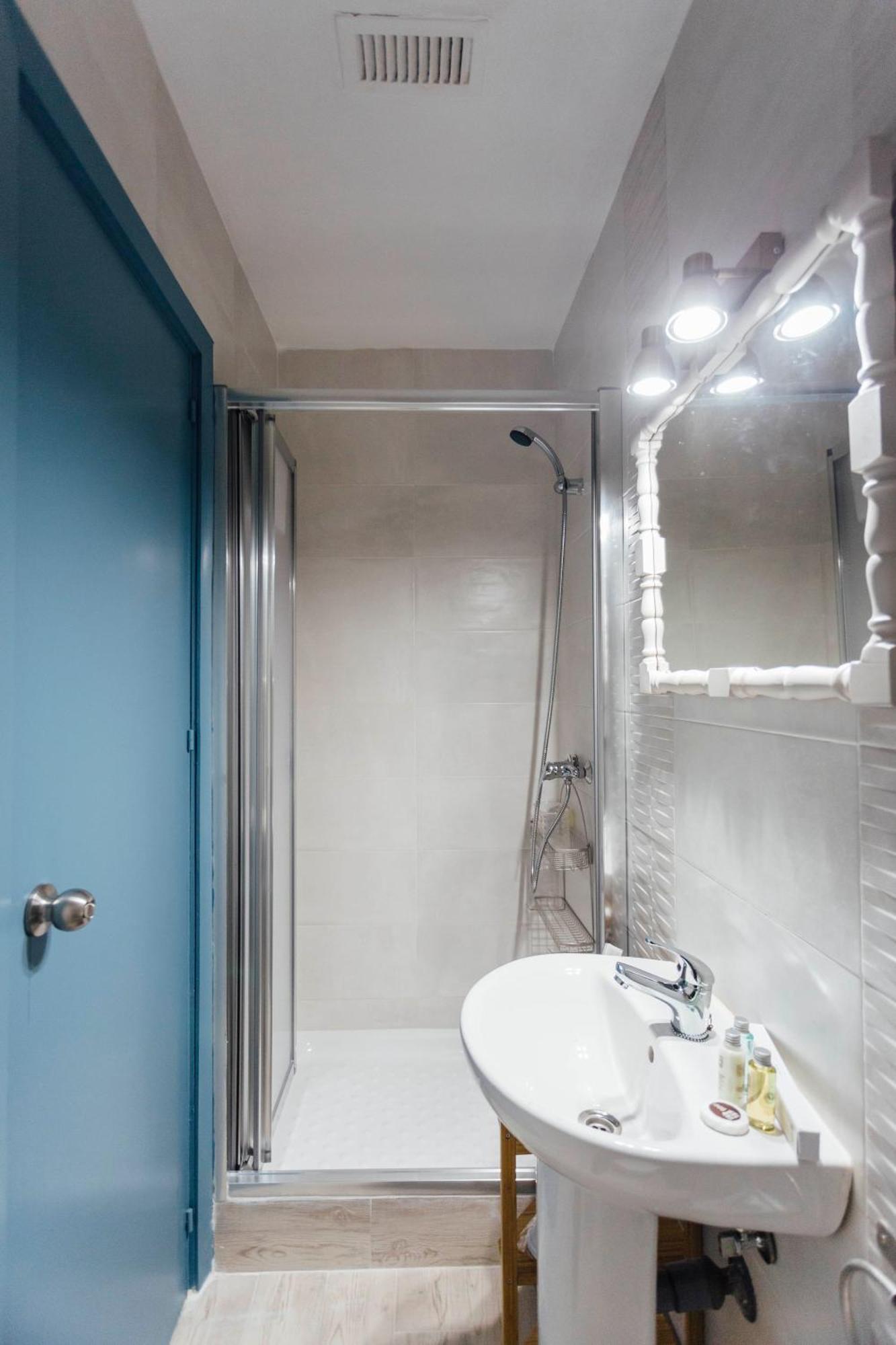 Stunning And Colorful- 4bd 2bth- Santa Cruz Apartment