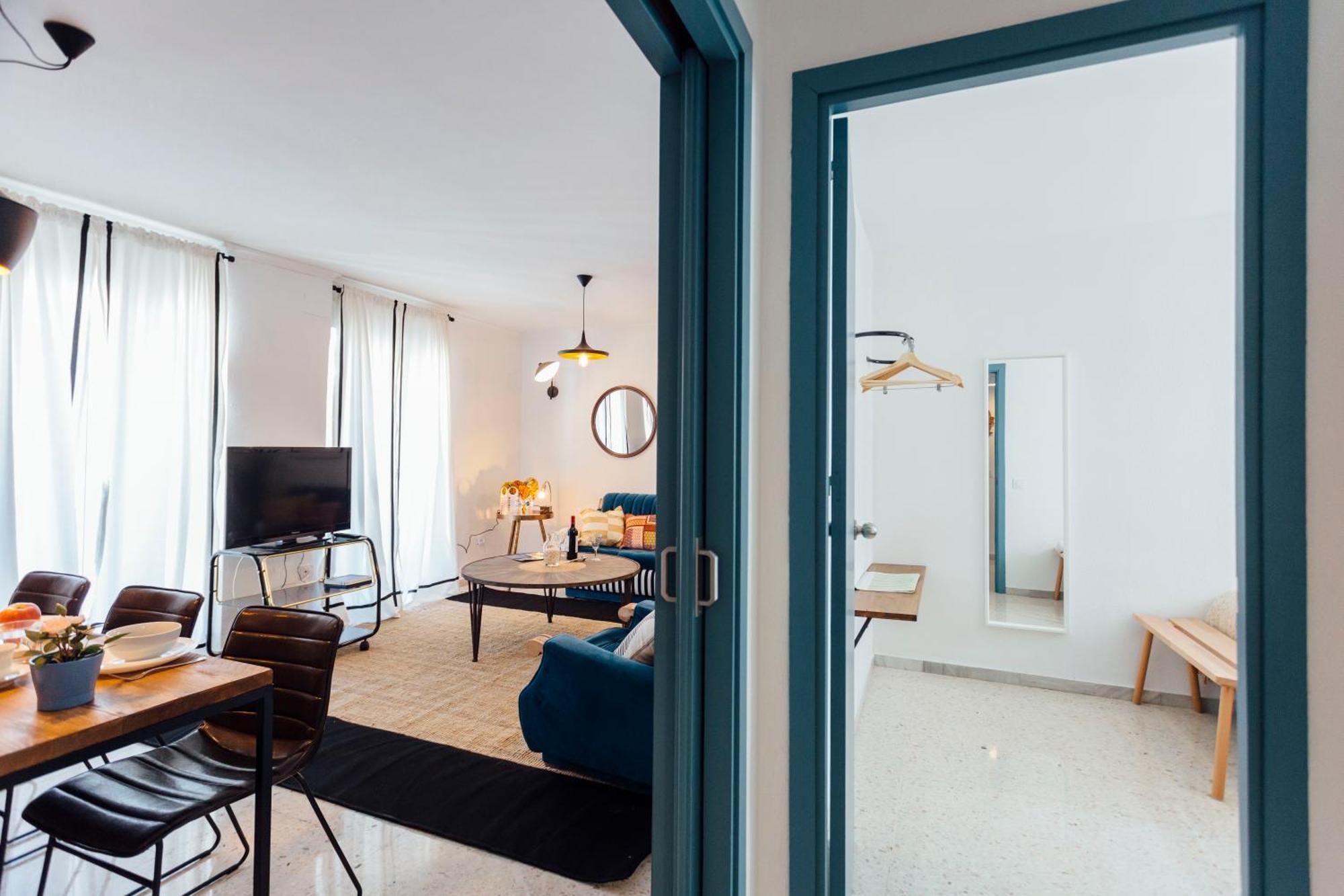 Apartment Stunning And Colorful- 4bd 2bth- Santa Cruz *