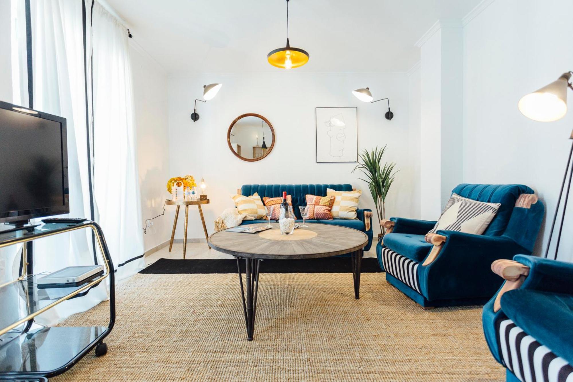 Stunning And Colorful- 4bd 2bth- Santa Cruz *