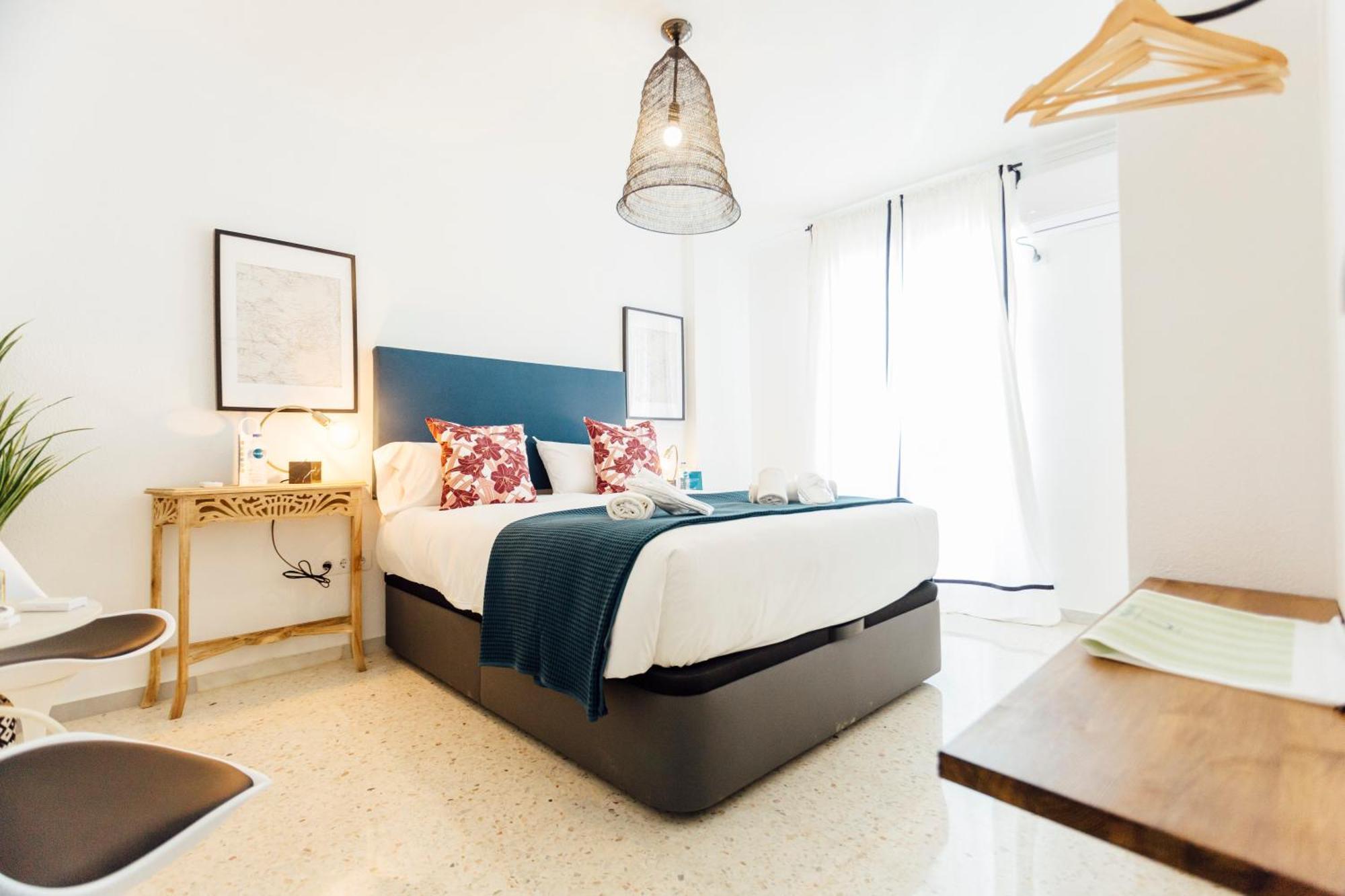 Stunning And Colorful- 4bd 2bth- Santa Cruz Apartment Seville