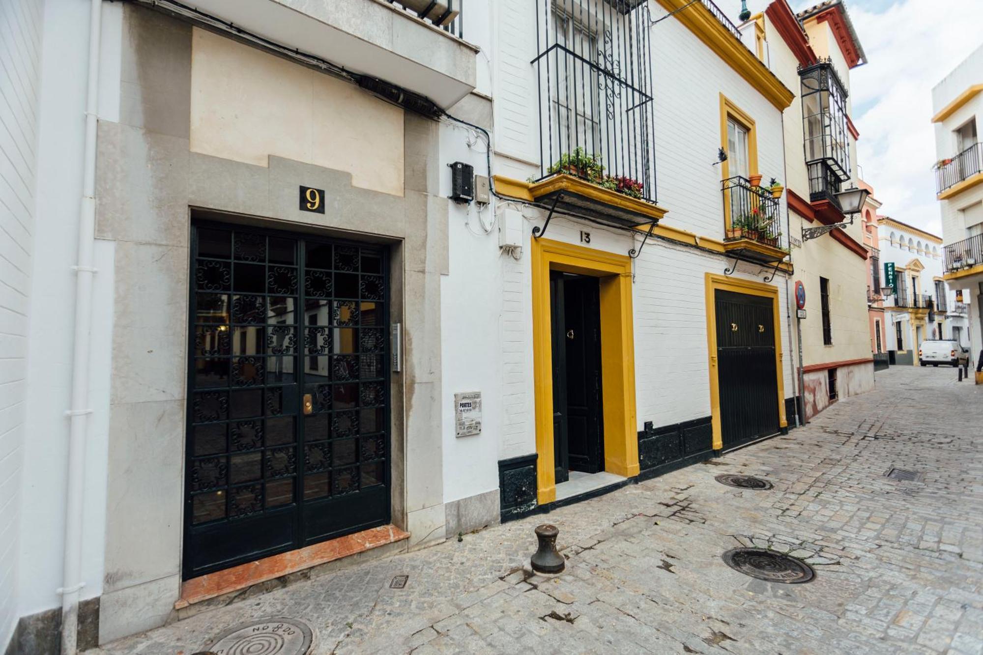 Stunning And Colorful- 4bd 2bth- Santa Cruz Seville