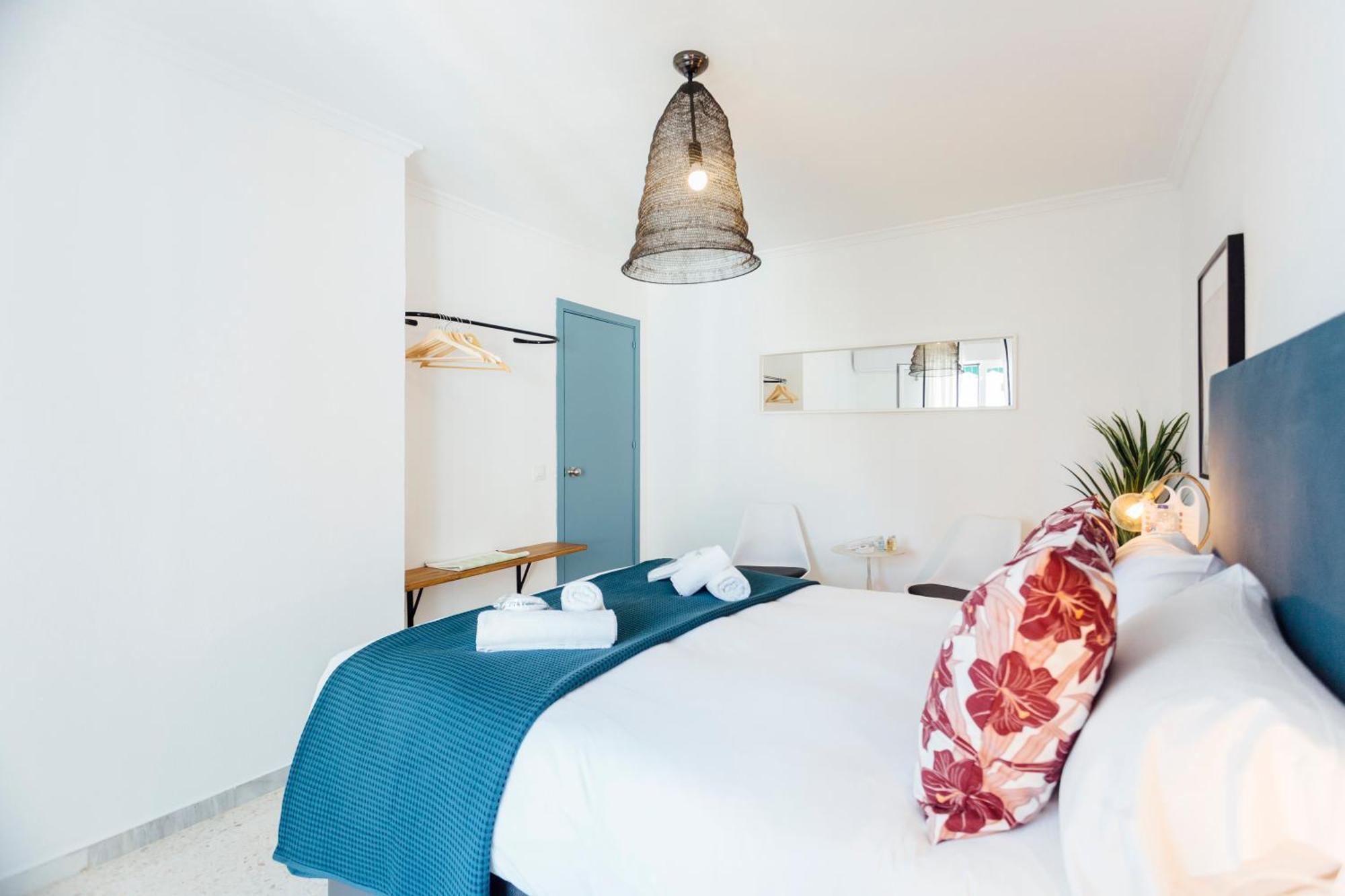 Stunning And Colorful- 4bd 2bth- Santa Cruz *