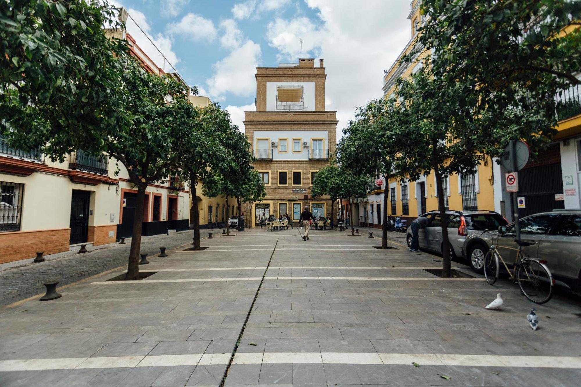 Apartment Stunning And Colorful- 4bd 2bth- Santa Cruz Seville